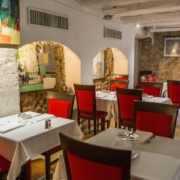 Les Grandes Halles du Vieux-Port : un nouveau souffle gourmand à Marseille